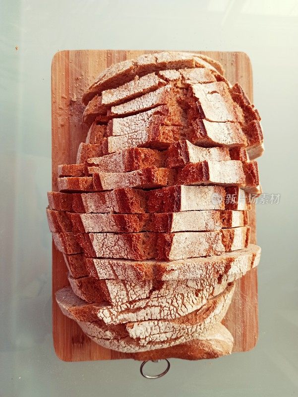 土耳其伊斯坦布尔自制烤制全麦酸面包