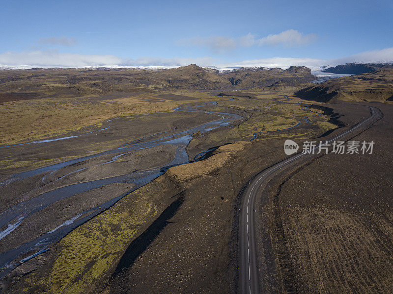 贯穿冰岛的单车道公路