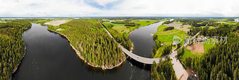 空中全景快速Susikoski在Kymijoki河，芬兰。