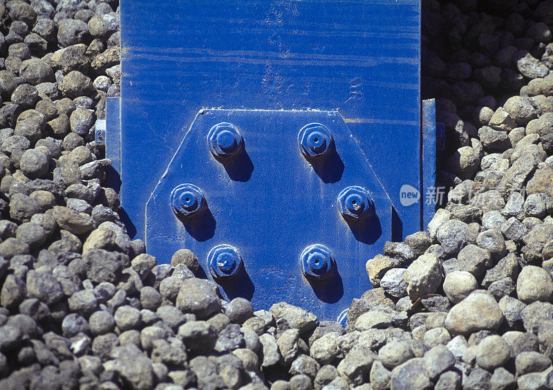 钢蓝柱对水泥熟料贮存