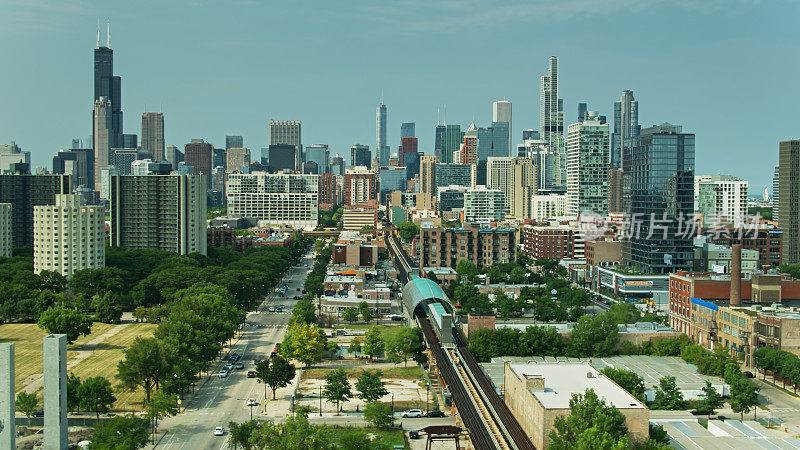 靠近南区的火车轨道正驶向芝加哥市中心