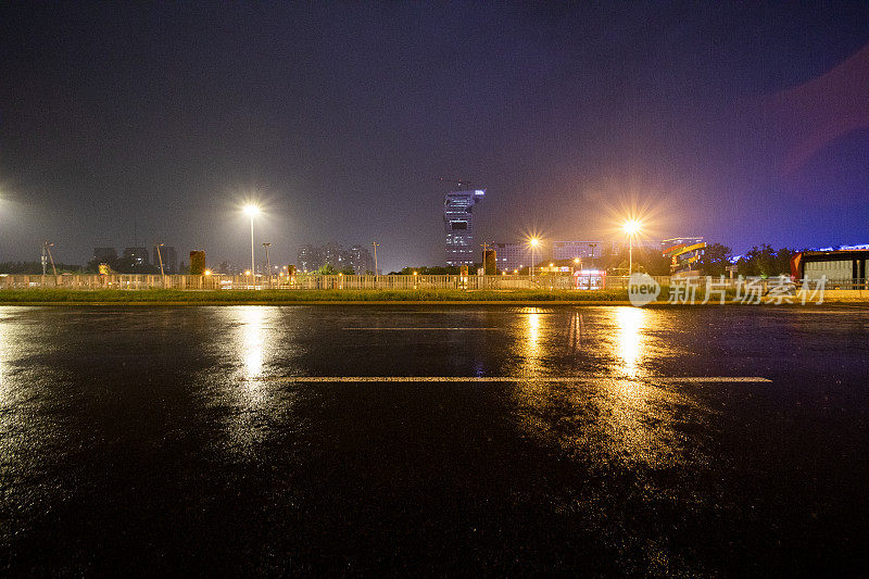 城市雨路