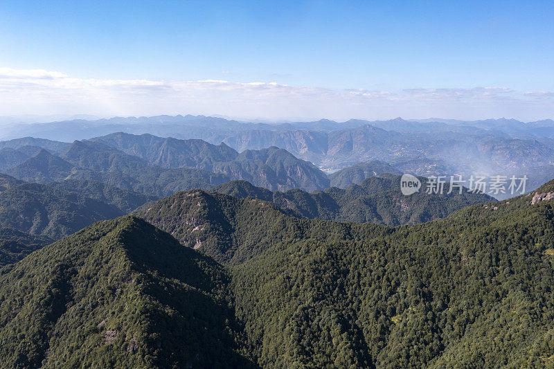 清晨的群山