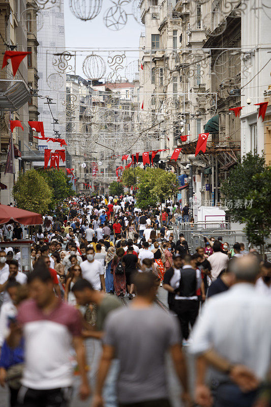 伊斯坦布尔塔西姆拥挤的Istiklal街