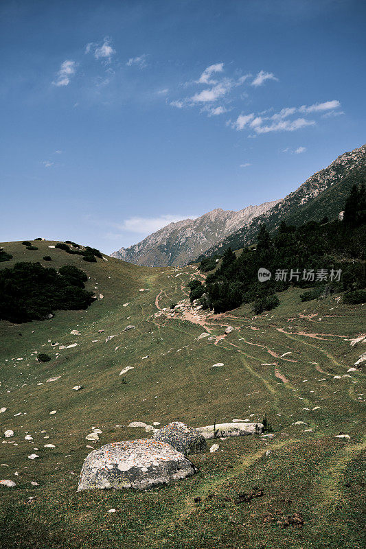 夏末的山谷风光