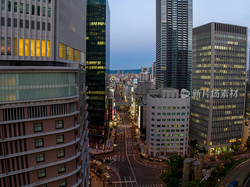 大阪梅田的傍晚。鸟瞰图