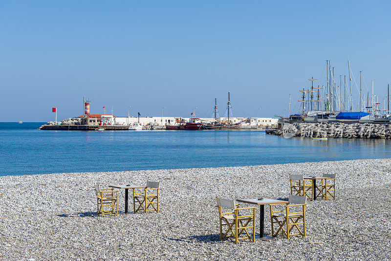 Kemer，安塔利亚的海岸线，清澈的大海