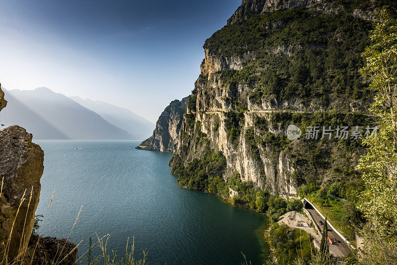 俯瞰意大利加尔达湖和波纳莱湖