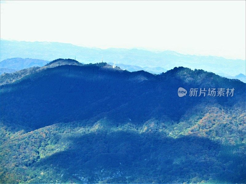 日本的蓝山。筑波山全景。