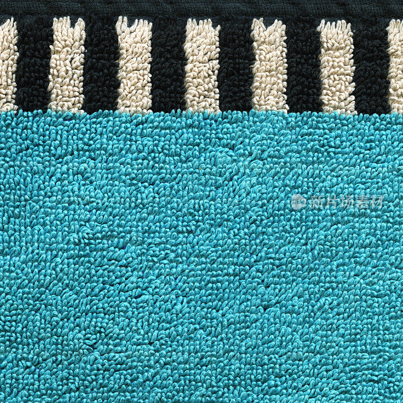 毛巾布的纹理-水蓝色与黑色和白色条纹