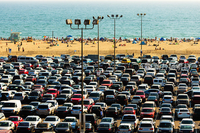 海滩的停车场