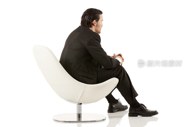 商人坐在椅子上