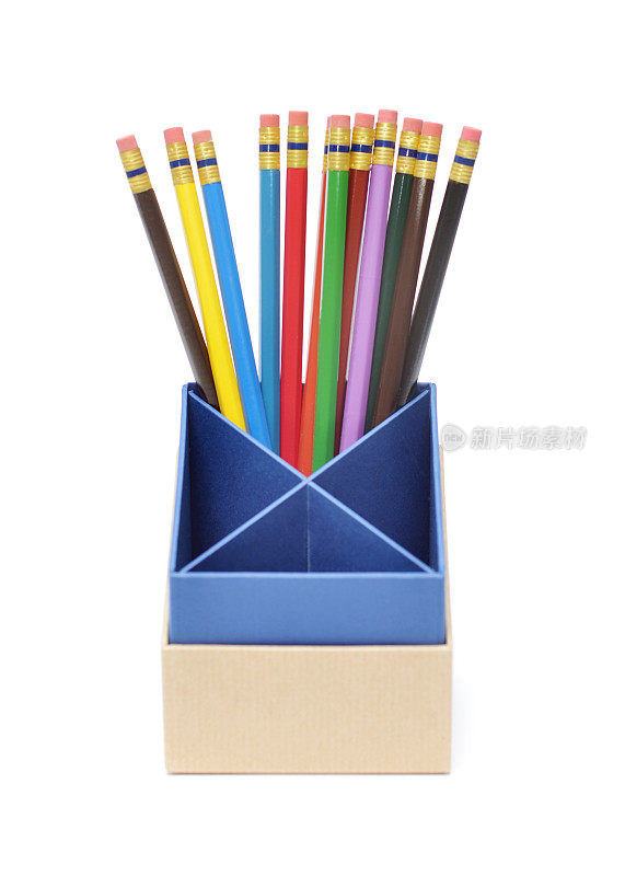笔筒里的彩色铅笔