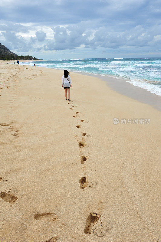 瓦胡岛北岸有个女人的脚印