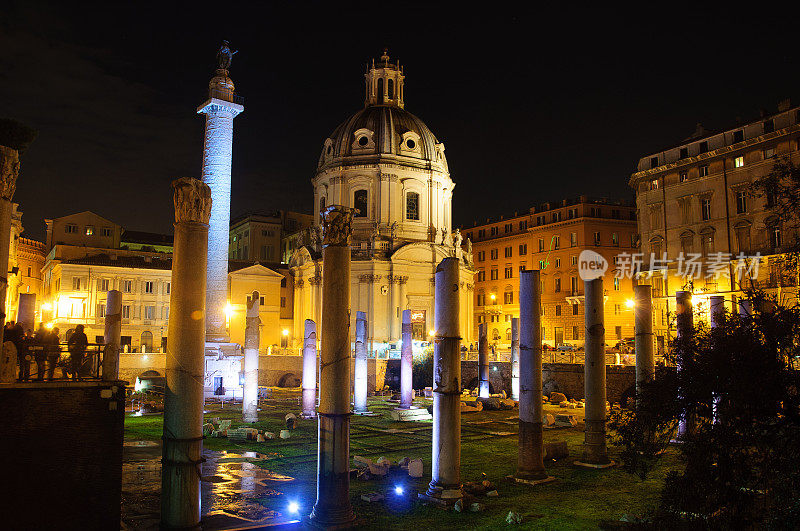 罗马，奥古斯都广场和火星乌尔托尔神庙的夜晚