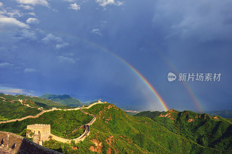 雷雨后的长城