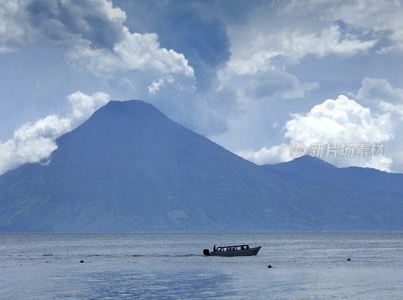 阿提特兰湖，玛雅火山