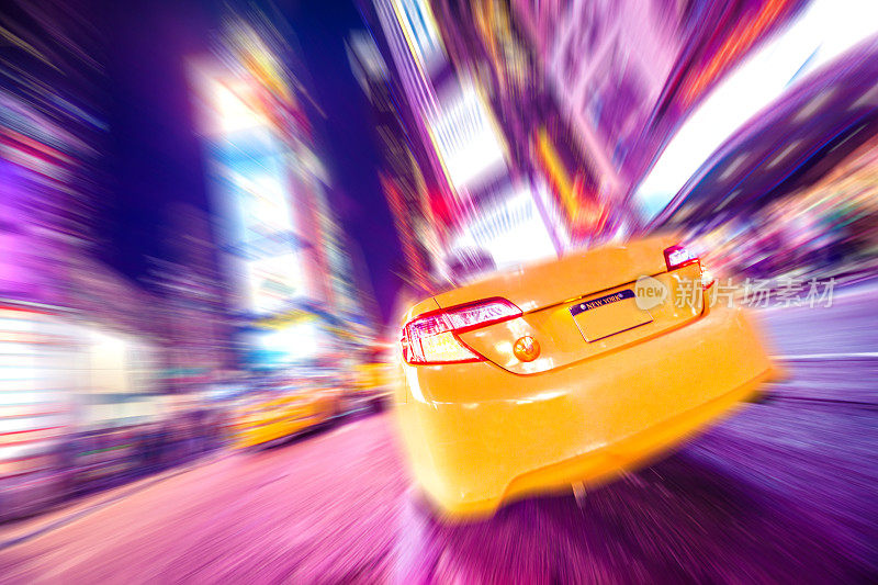 时代广场高峰时段的黄色出租车