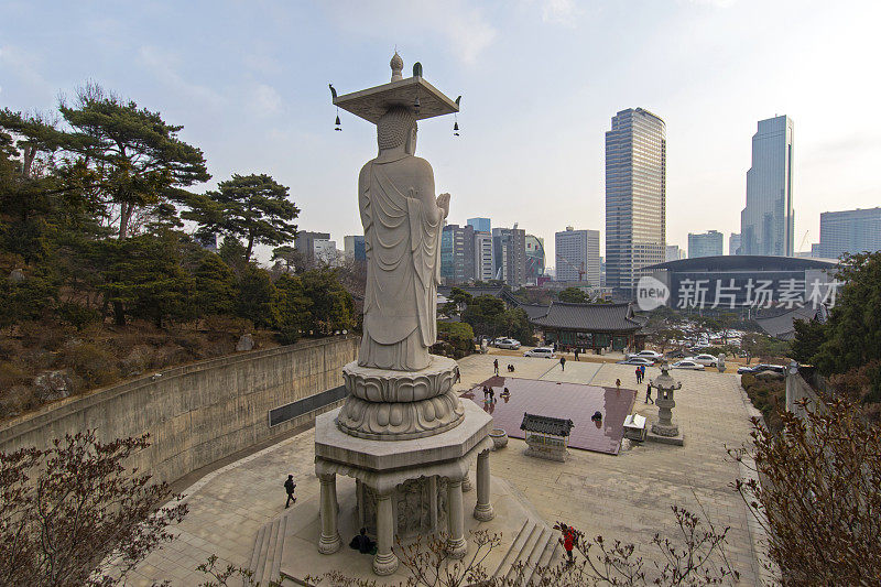 奉子寺和首尔天际线