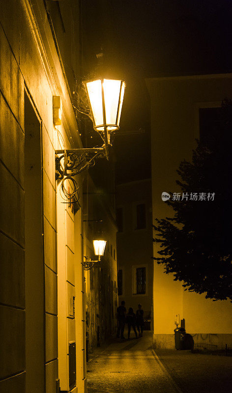 布拉格夜晚寂静的街道