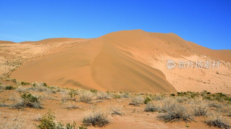 内蒙古巴丹吉林沙漠巨大沙丘