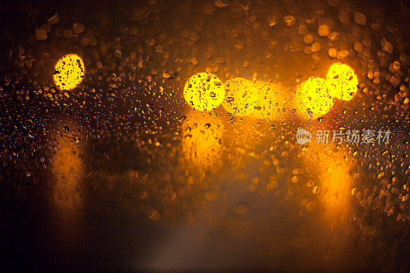 车窗-下雨天路面