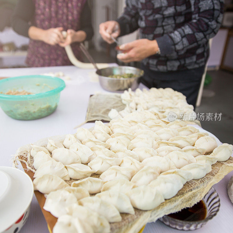 做中国饺子