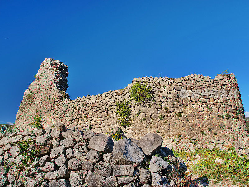 中世纪的城堡废墟