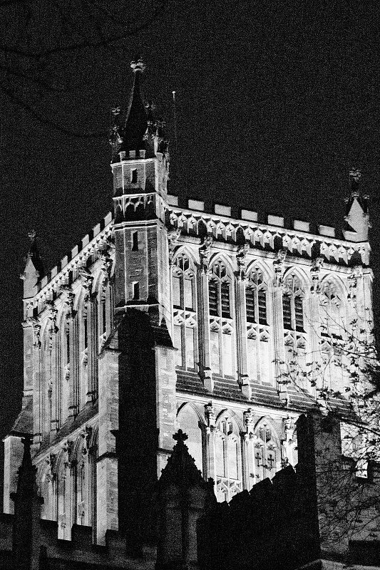 晚上的布里斯托尔大教堂