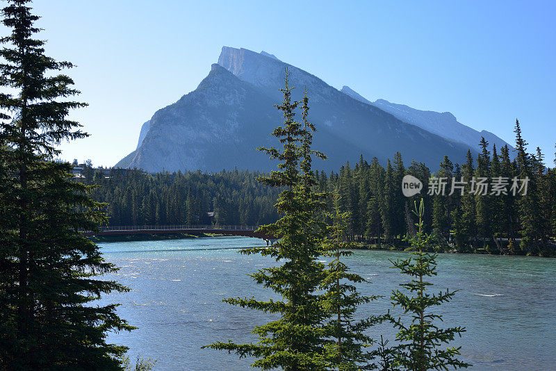 伦德尔山和弓河