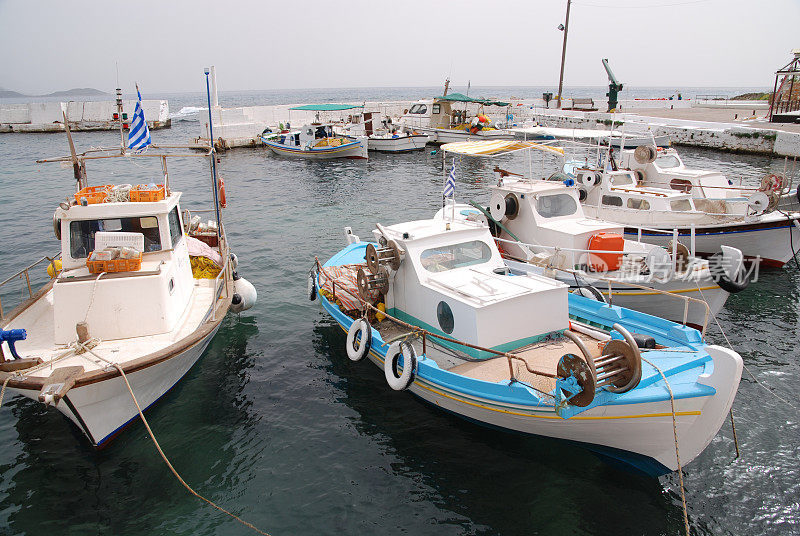 希腊港口的传统渔船