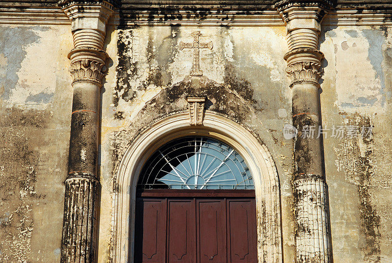 尼加拉瓜殖民教堂的正面