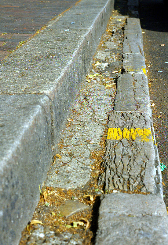 伦敦阶梯式花岗岩路边石