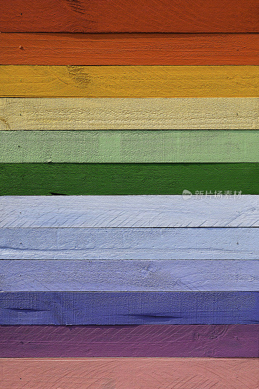 木头板彩虹色的背景。