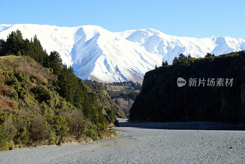 新西兰坎特伯雷地区的拉卡亚峡谷