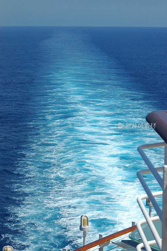 从海上的小船上看到的美丽景色
