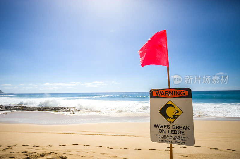 美国瓦胡岛夏威夷海滩上的警告标志