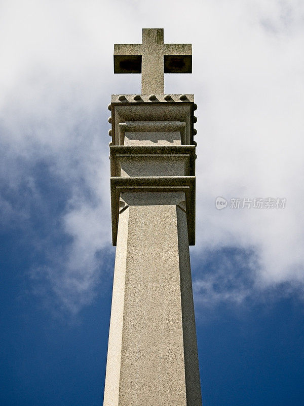 纪念碑上的十字架