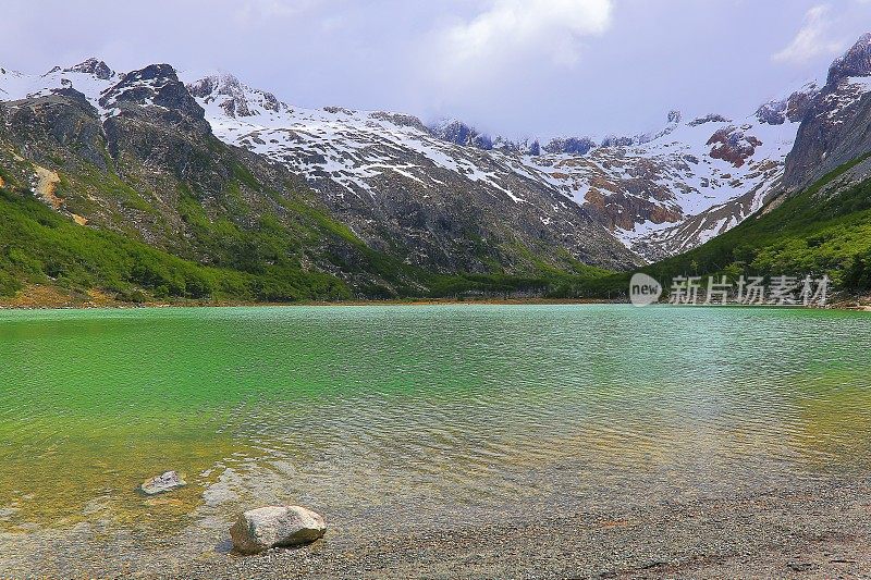 田园诗般的翡翠湖-翡翠湖-乌斯怀亚，火地岛，阿根廷