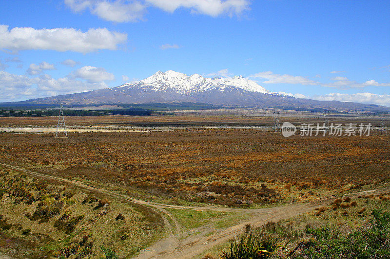 雄伟的汤加里罗火山雪峰山脉和冰川景观，新西兰北部