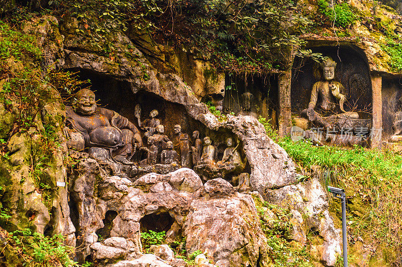 灵隐寺飞来峰的岩画。中国最大的佛教寺庙之一