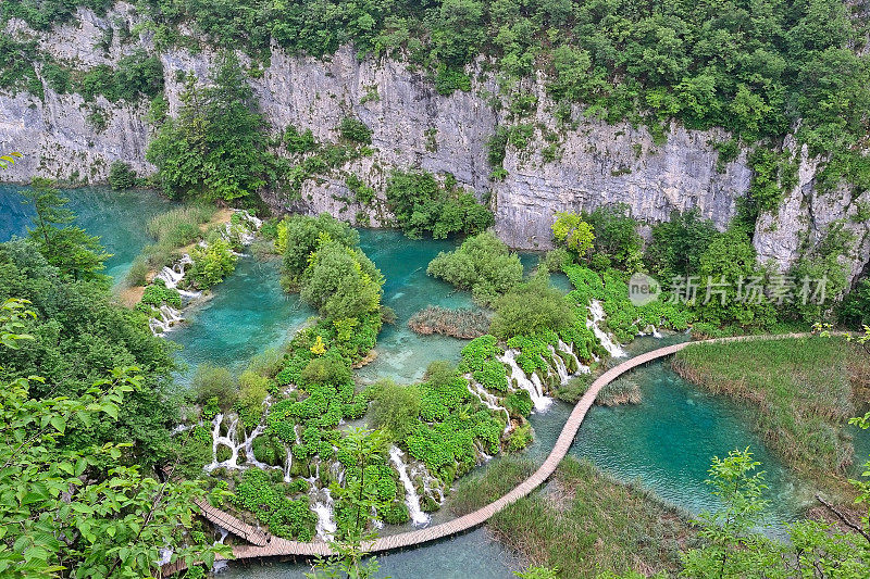 克罗地亚湖旁的Plitvice瀑布