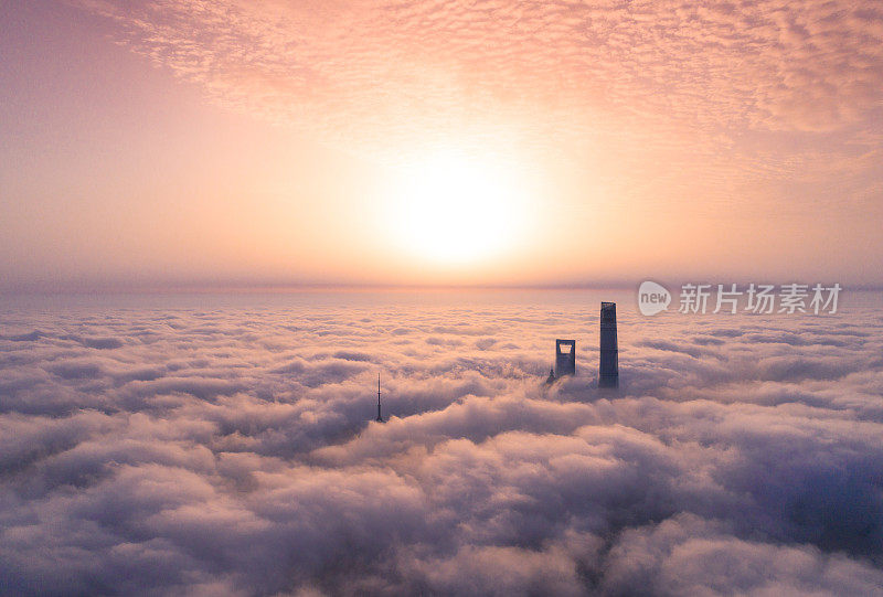 云上的上海摩天大楼