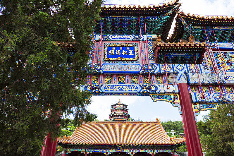 中国北京颐和园的牌坊