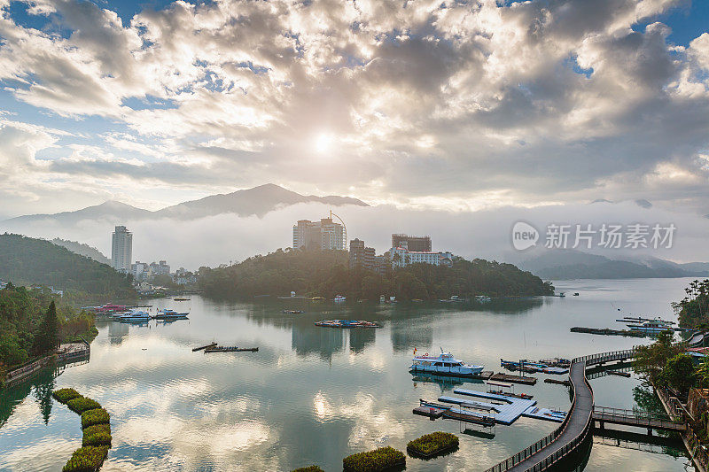 台湾日出日月潭