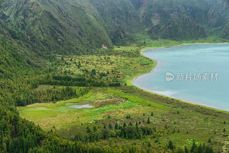 亚述尔群岛-火湖泻湖