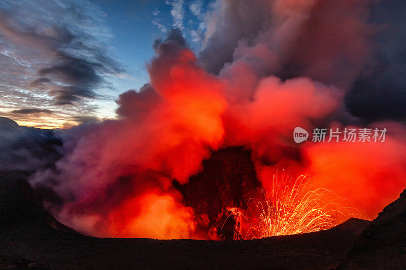 瓦努阿图塔纳岛亚苏尔火山喷发