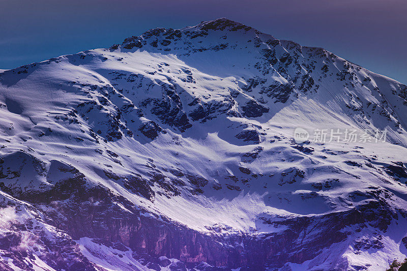 白雪皑皑的塞维代尔山帕隆德拉梅尔，奥特勒山丘和冰川-伦巴第，意大利阿尔卑斯山