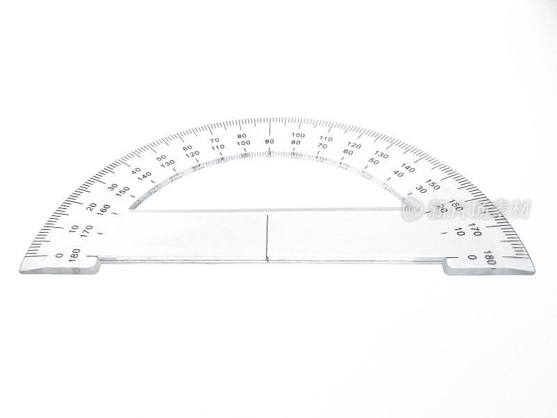 测量在白色背景上隔离度的量角器鸟瞰图。测量和构造角度的数学仪器。倾角计。测量工具。圆测量尺度。