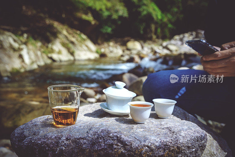 户外野餐茶，山泉水